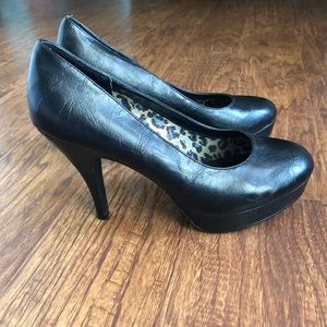 UNLISTED • FAUX LEATHER BLACK HEELS